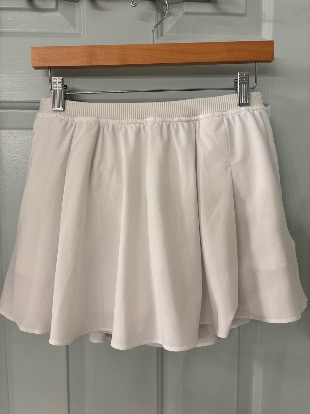 Lulu Lemon White Women’s tennis Skirt size 10
